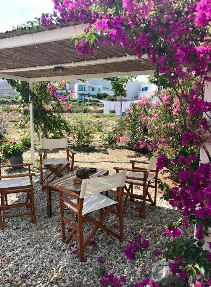 Katapola Vekris apartments Bagian luar foto